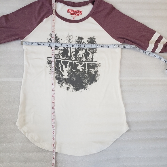 Netflix Stranger Things Crew neck Shirt - Picture 6 of 11